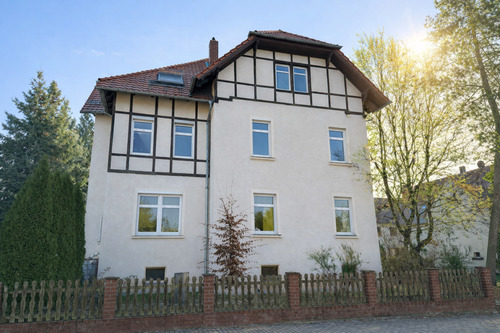 Hausansicht vorn - Ein Haus für Generationen - großzügig, hell und vielseitig in Lobstädt!