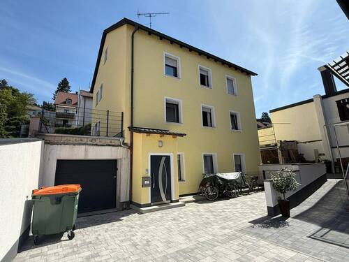 Gebäudeansicht - Lukrative Investmentchance: Ganzheitlich vermietetes Mehrfamilienhaus in Schwandorf zu verkaufen
