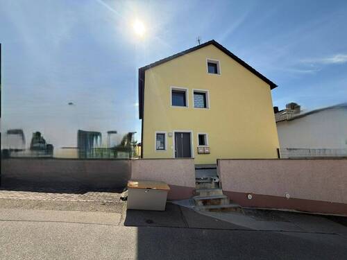 Gebäudeansicht - 1 Zimmer Mehrfamilienhaus, Wohnhaus zum Kaufen in Schwandorf