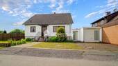 Außenansicht 1 - Freistehendes Haus mit Raumpotential - ruhige familienfreundliche Lage