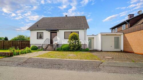 Außenansicht 1 - Freistehendes Haus mit Raumpotential - ruhige familienfreundliche Lage