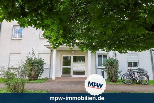 Hauseingang - Investieren Sie clever: Moderne Wohnung mit Balkon und Top-Vermietung