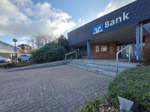 Eingangsbereich - Gut durchdachtes, ehemaliges Bankgebäude mit 10 Stellplätzen im Ortsteil Innien