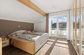 Schlafzimmer mit Balkon - 