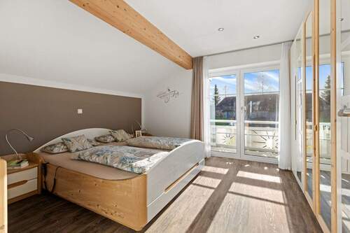 Schlafzimmer mit Balkon - 