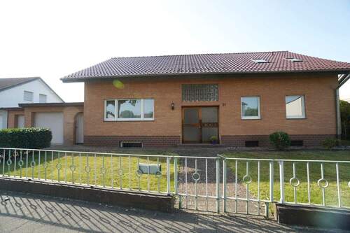 Herzlich Willkommen - 8 Zimmer Mehrfamilienhaus, Wohnhaus zum Kaufen in Paderborn / Sennelager