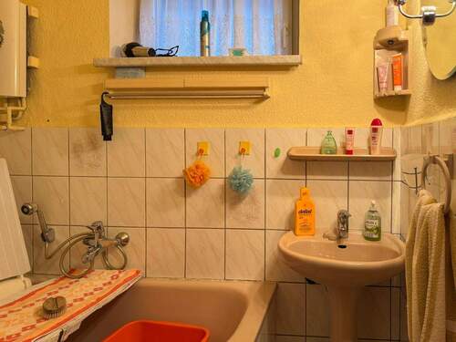 EG Wannenbad mit Fenster - 