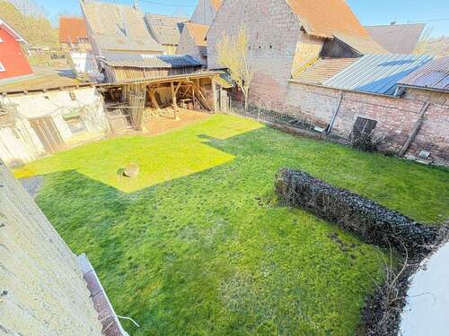 Außenbereich mit Unterstand - 