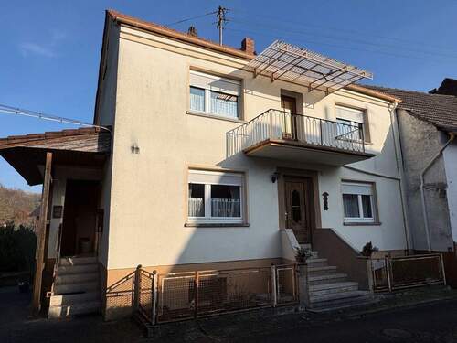 Frontansicht 1 - 6 Zimmer Mehrfamilienhaus, Wohnhaus in Bärweiler