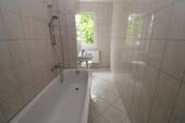 Beispiel Bad mit Wanne - Etagenwohnung mit 58,50 m² in Freiberg zur Miete