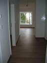 Flur mit Blick ins Wohn-Esszimmer - 