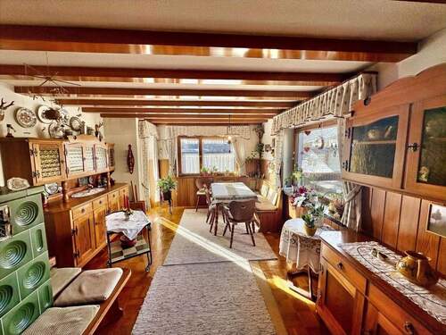 Esszimmer mit Kachelofen - 