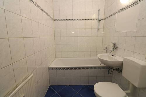 Beispiel Bad mit Wanne - EG Wohnung mit Wanne...da freuen sich nicht nur die Umzugshelfer!