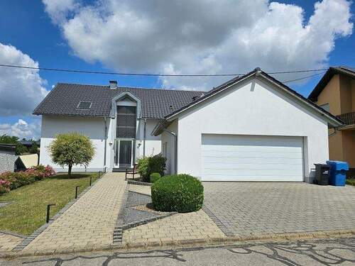 Vorderasicht 2 - 8 Zimmer Einfamilienhaus in Eisenach