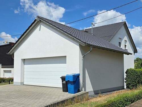 Doppelgarage hinten - Einfamilienhaus mit 241,00 m² in Eisenach zum Kaufen