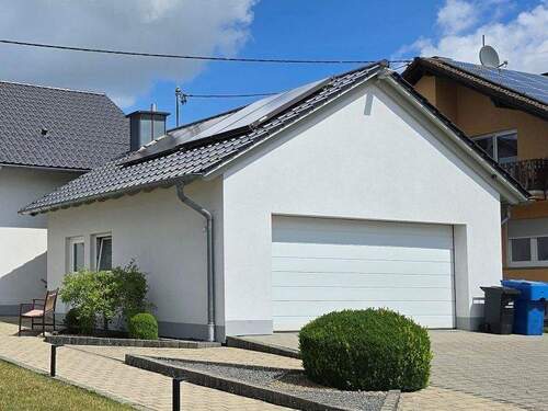 Doppelgarage mit Solaranlage - 