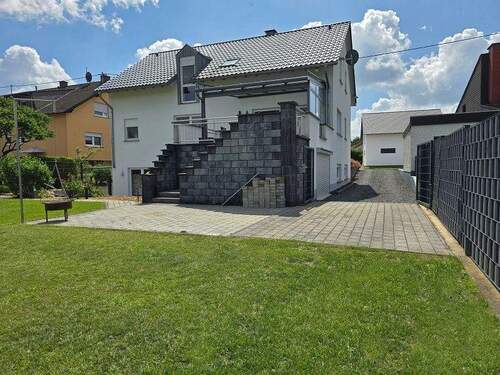 Rückansicht mit Zufahrt - 