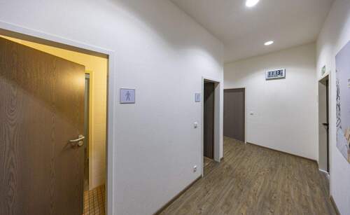 Flur mit Zugang zu den Büros 5-7 im 1. Obergeschoss - 