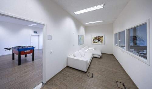 Büro 2 mit Bilck in Büro 1 im Erdgeschoss - 