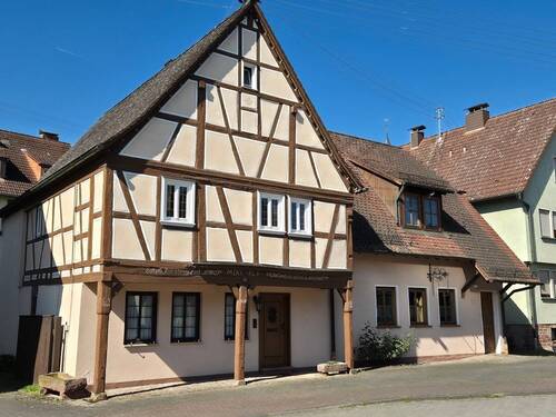 Hausansicht.jpg - Haus mit Flair zum vernünftigen Preis- sofort frei!