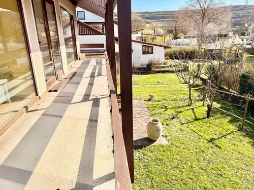 Südbalkon mit Gartenblick - 
