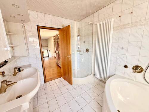 Einladendes Tageslichtbad - 