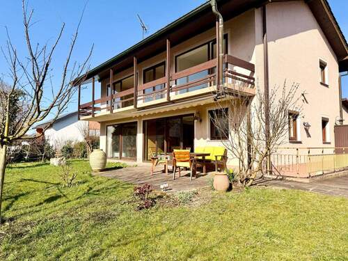 Charmante Terrasse und großzügiger Garten - 