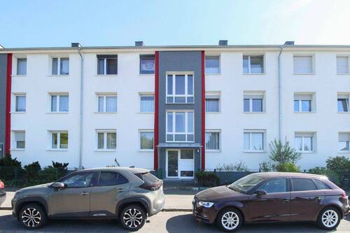 Außenansicht - Erdgeschosswohnung mit Entwicklungspotenzial in Krefeld-Linn