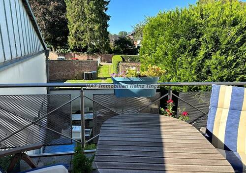 Ausschnitt Balkon - Top 2-Zimmer-Wohnung mit moderner Einbauküche und großem Balkon in Aachen-Brand