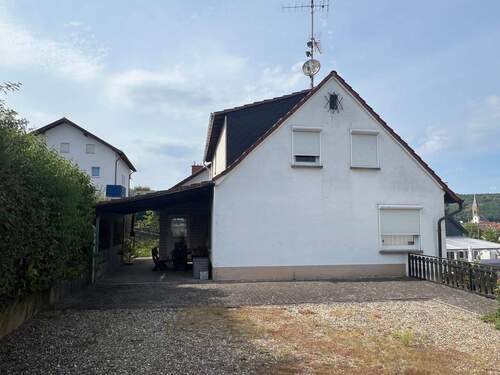 Seitenansicht mit überdachter Terrasse - 