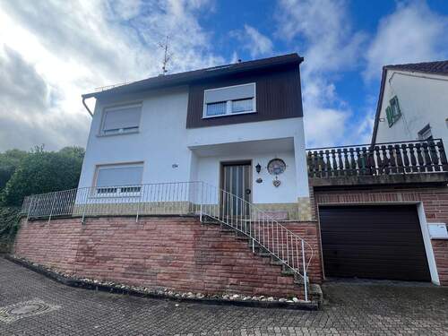 Hausansicht - Top-Gelegenheit! Einfamilienhaus mit großem Grundstück in Lauterecken zu verkaufen