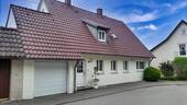 Vorderansicht - Das perfekte Familiendomizil! - 289.000,00&nbsp;EUR Kaufpreis, ca.&nbsp; 140,00&nbsp;m&sup2;&nbsp;Wohnfl&auml;che