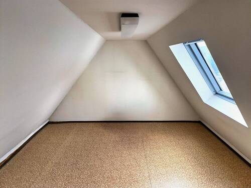 Zimmer über Garage - 