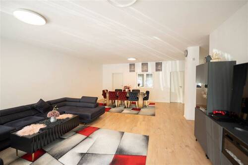 Wohnzimmer - 5 Zimmer Terrassenwohnung in Göppingen