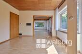 12 Blick vom Essbeeich ins Wohnzimmer - 
