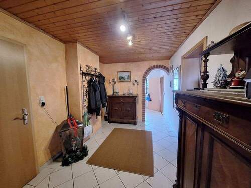 großzügiger Eingangsbereich - 5 Zimmer Einfamilienhaus zum Kaufen in Eisenhüttenstadt / Fünfeichen