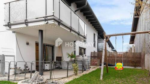 Außenansicht 5 - Modernes Wohnen auf 3 Zimmern - mit EBK, Garten, Terrasse, Garage, Stellplatz & separatem Eingang!