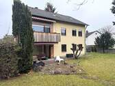Außenansicht.jpg - Renovierte 3-Zimmer-Wohnung mit Gartenanteil und Garage in ruhiger und beliebter Lage von Igelsdorf
