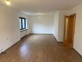 Wohnzimmer Bild 2.jpg - Etagenwohnung mit 80,00 m&sup2; in Baiersdorf zur Miete