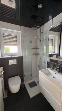 Gäste-WC mit Dusche - 