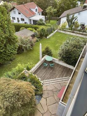 Blick auf Terrasse und Garten - Einfamilienhaus mit 315,00 m² in Kranzberg zum Kaufen
