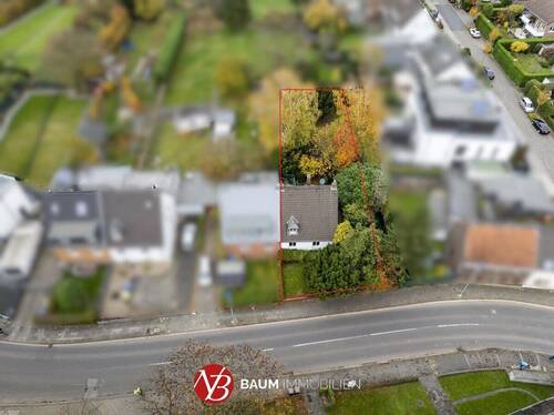 Drohnenansicht - Kernsanierungsbedürftige Doppelhaushälfte mit großem Garten und Anbaumöglichkeit in Büderich