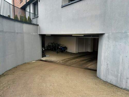 Tiefgarage Einfahrt - 