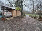 Unterstellplatz mit Schuppen - 