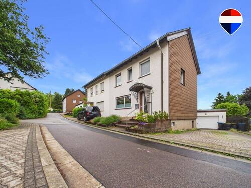 REMAX Immobilien DeLux Einfamilienhaus Frontansicht Merchweiler Mark Borowicz - 