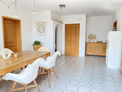Heller Essbereich/ Eingang - 