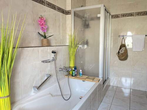Bad EG mit Dusche - 