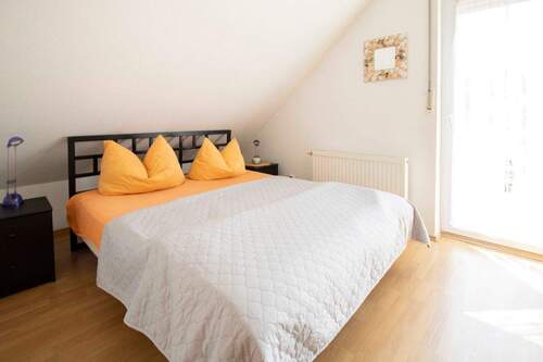 Schlafzimmer II OG - 