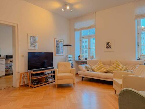 Wohnzimmer - 3 Zimmer Etagenwohnung zum Kaufen in München