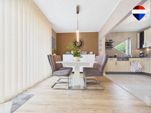 REMAX Immobilien DeLux Eigentumswohung Esszimmer Saarlouis Mark Borowicz - 2 Zimmer Etagenwohnung zum Kaufen in Saarlouis